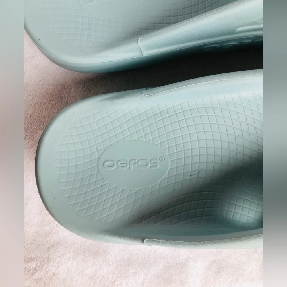 OOFOS Men's Mint Green Recovery Flip-Flops